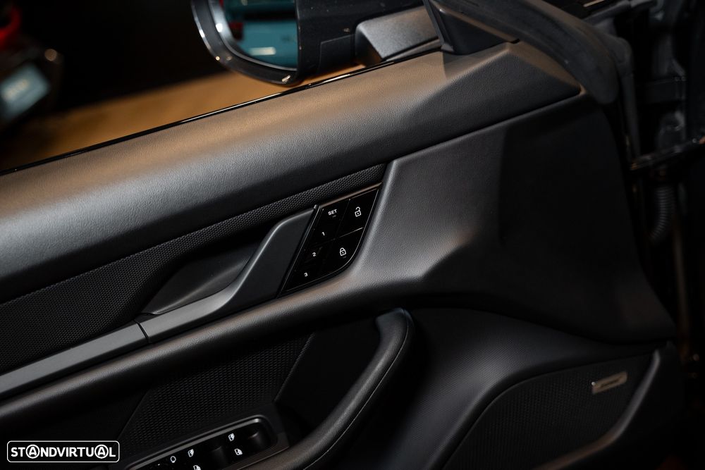 Porsche Taycan 4S - 18