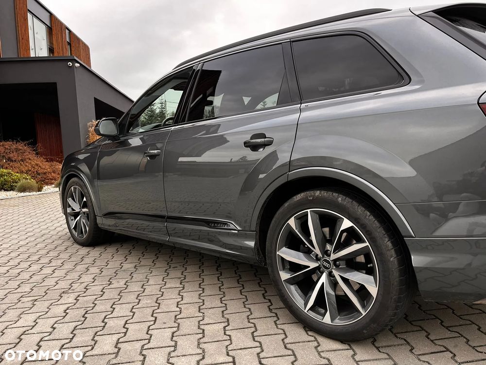Audi SQ7 - 7