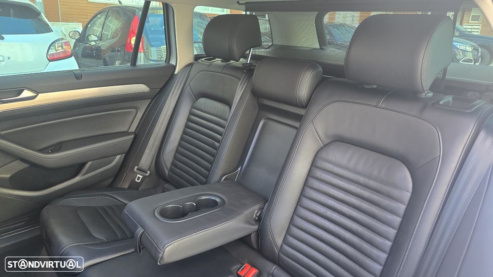 VW Passat Variant 2.0 TDI Highline DSG 4Motion - 22