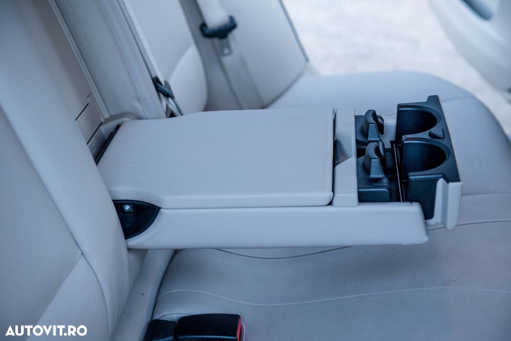 BMW Seria 5 520d - 39