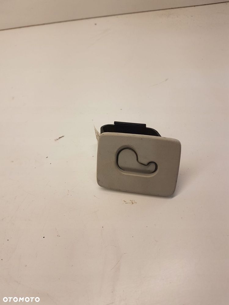 UCHWYT MOCOWANIE ROLETY AUDI A4 B8 Q5 8K9861735A - 1