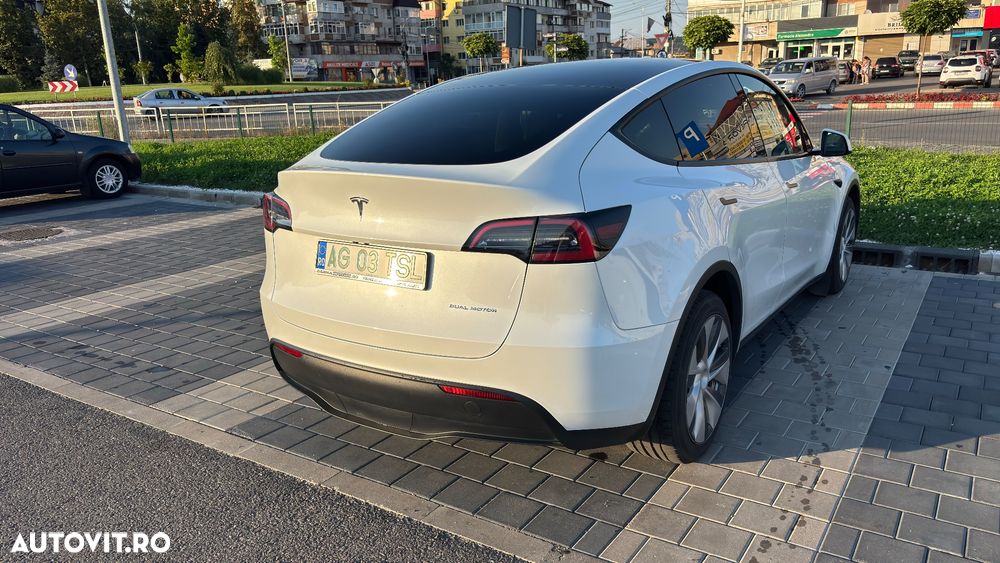 Tesla Model Y - 5