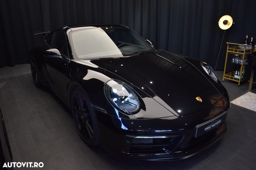 Porsche 911 Carrera 4 GTS PDK - 2