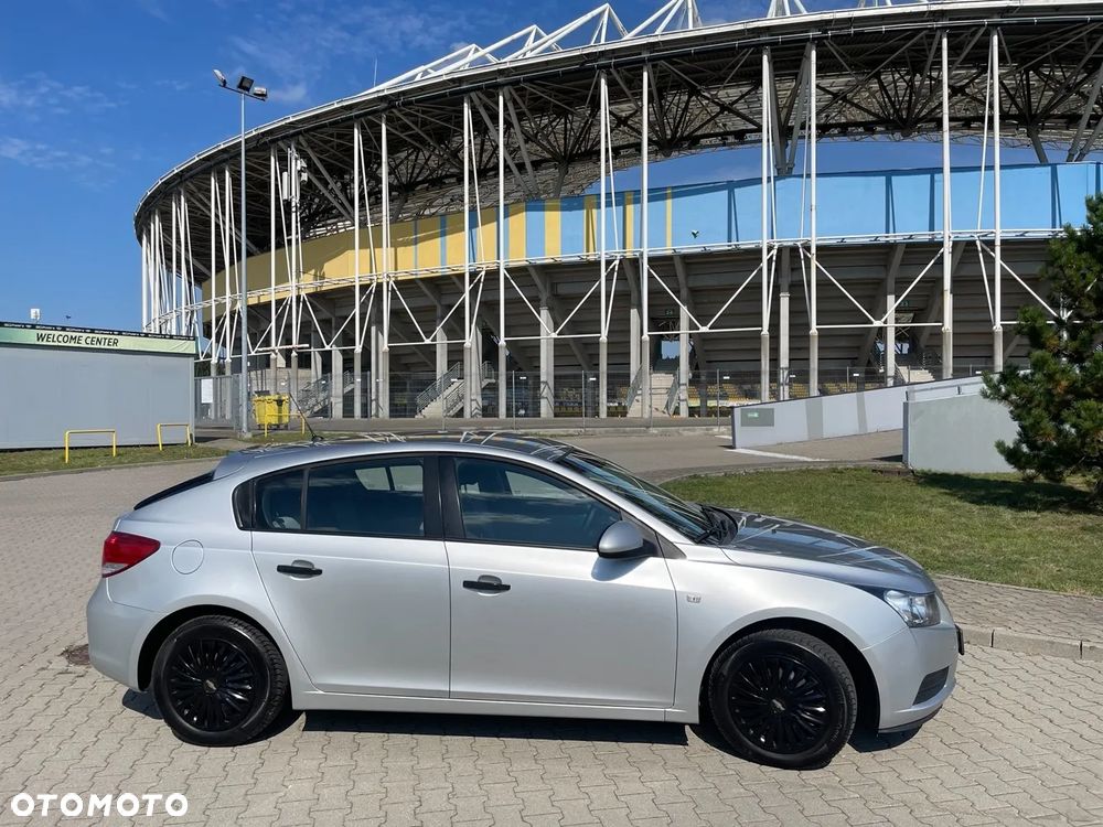 Chevrolet Cruze 1.6 LS - 6