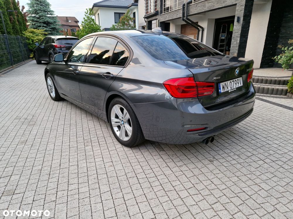 BMW Seria 3 330i xDrive - 5