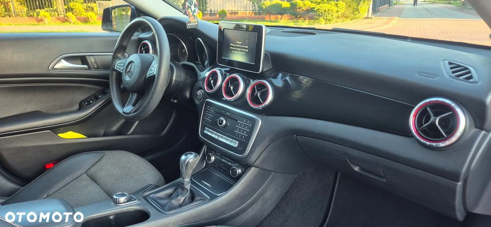 Mercedes-Benz CLA - 24