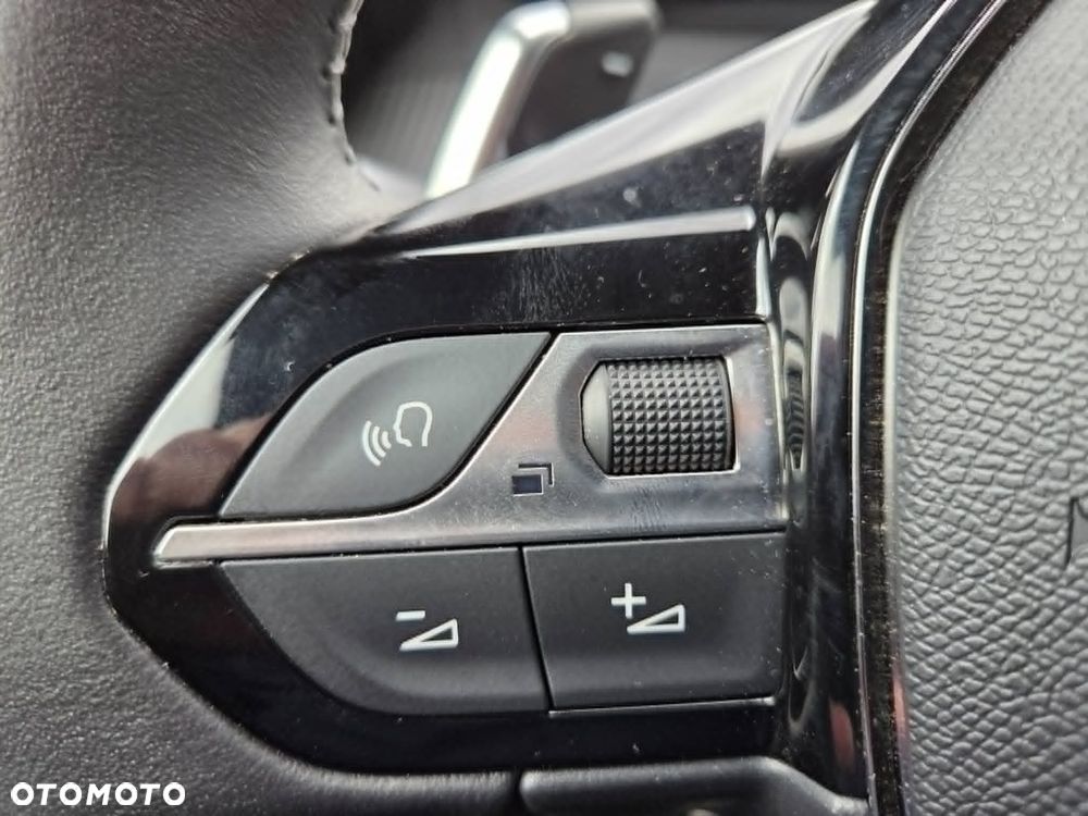 Peugeot 2008 1.2 PureTech Allure Pack S&S EAT8 - 11