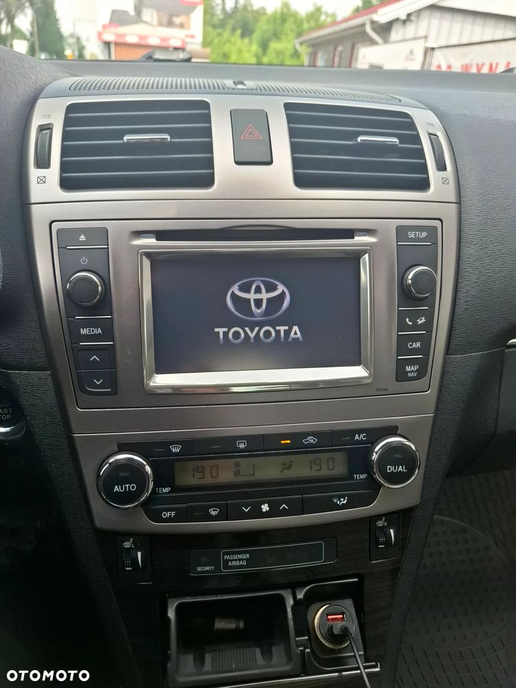 Toyota Avensis 1.8 Premium - 29