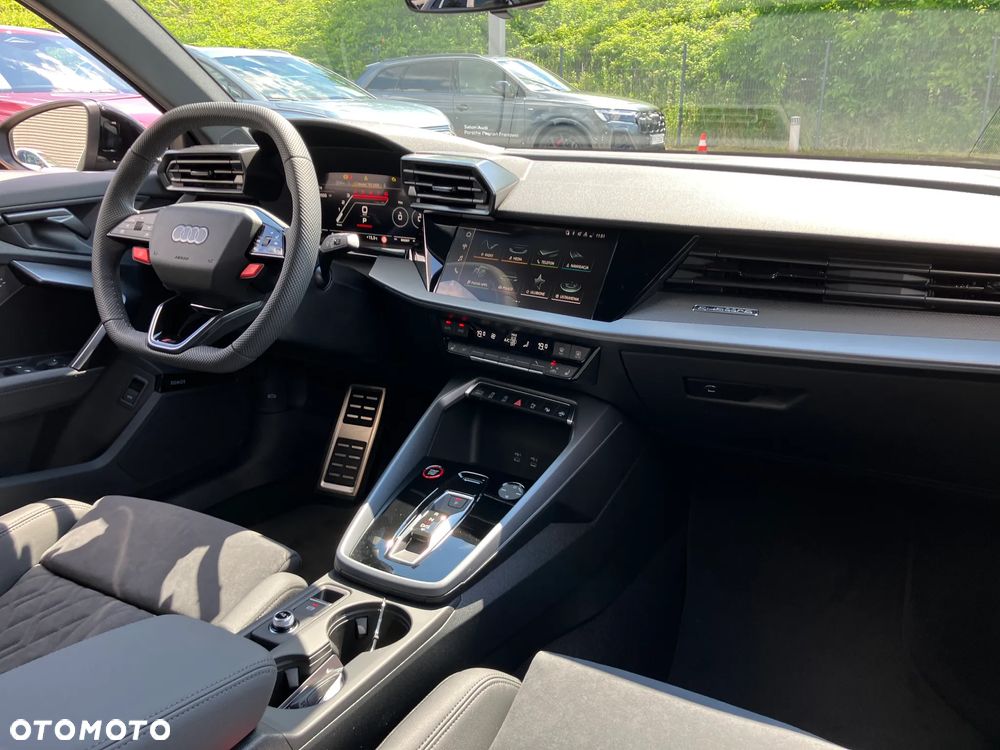 Audi RS3 Limousine - 17