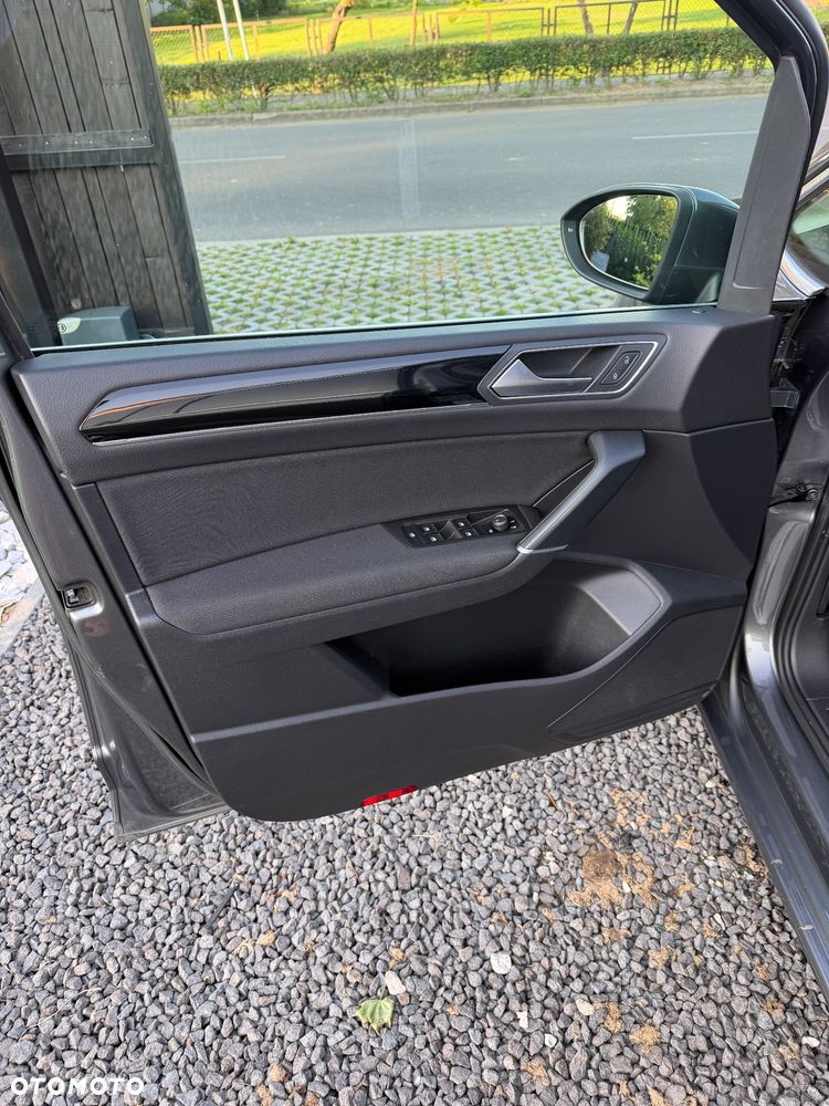 Volkswagen Touran - 11