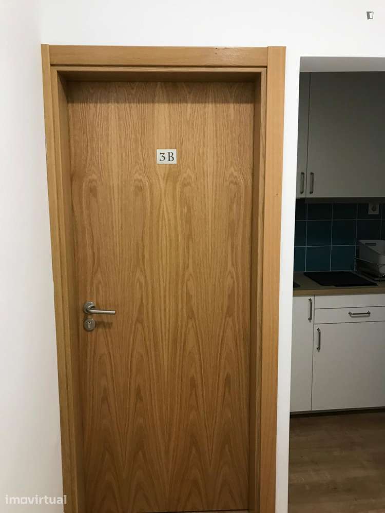 Quarto - localizado em Baixa Coimbra - Grande imagem: 2/9