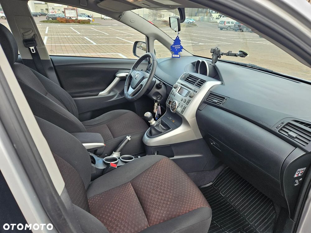 Toyota Verso 1.8 2010 7os - 10