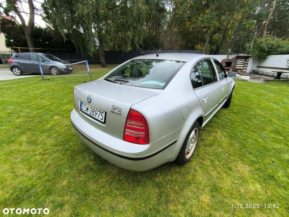 Skoda Superb 1.8 Turbo Comfort - 4