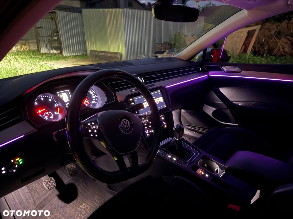 Volkswagen Passat Variant 2.0 TDI SCR (BlueMotion Technology) Highline - 13