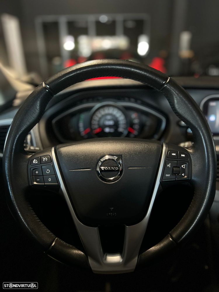 Volvo V40 Cross Country 2.0 D3 - 18