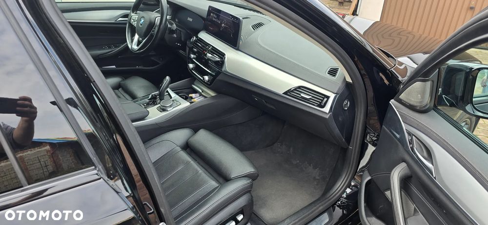 BMW Seria 5 520d Luxury Line - 9