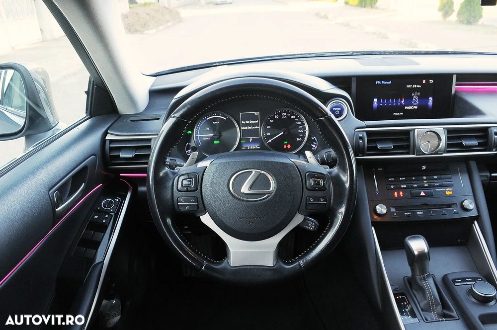 Lexus Seria IS 300h Aut. Business - 16