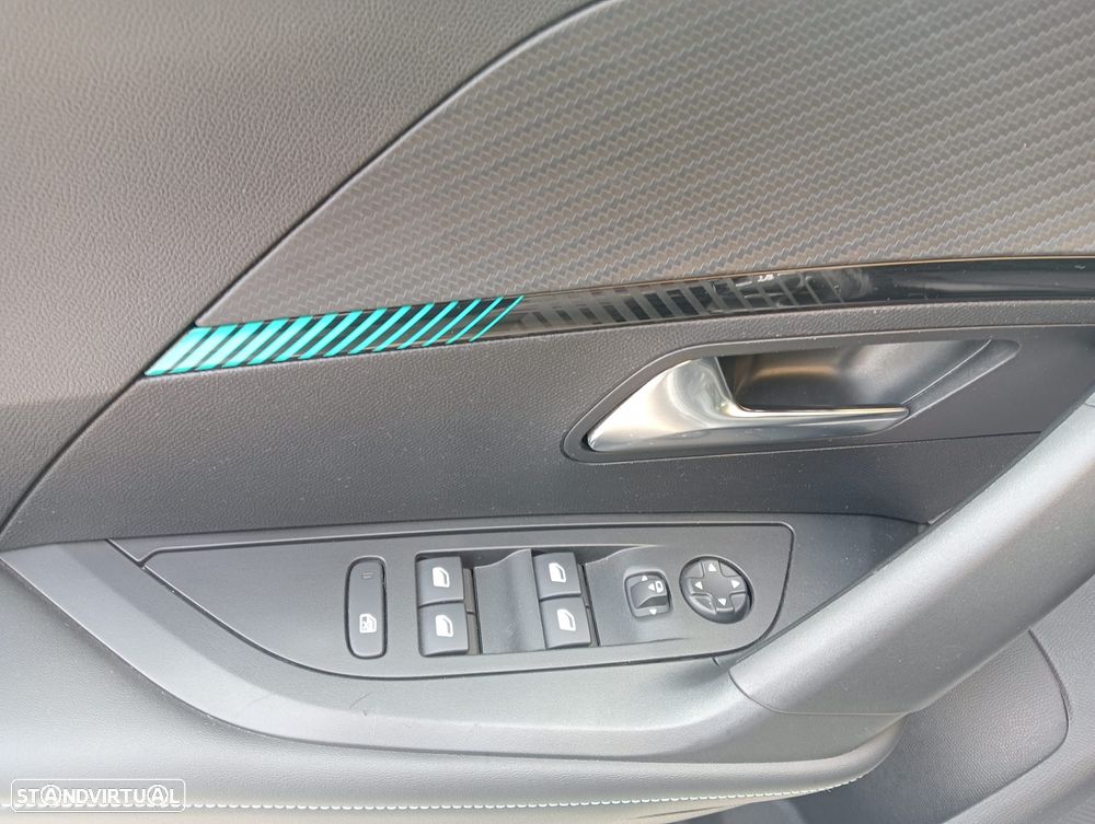 Peugeot 2008 1.2 PureTech Allure - 16