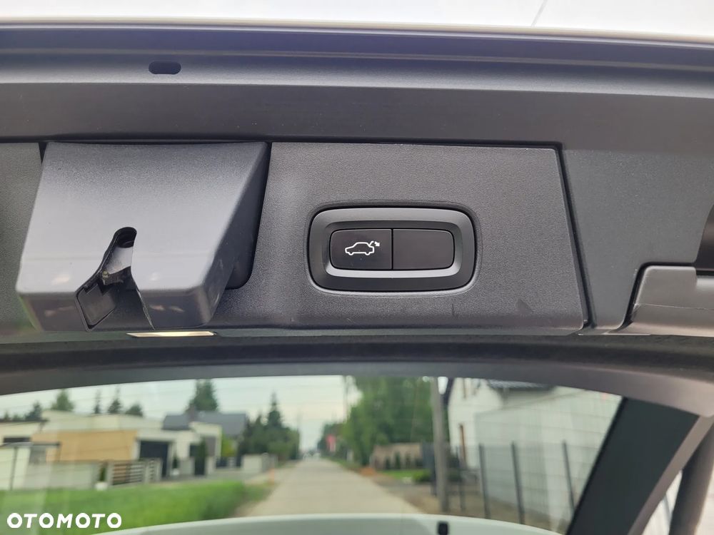 Volvo V90 Cross Country - 16