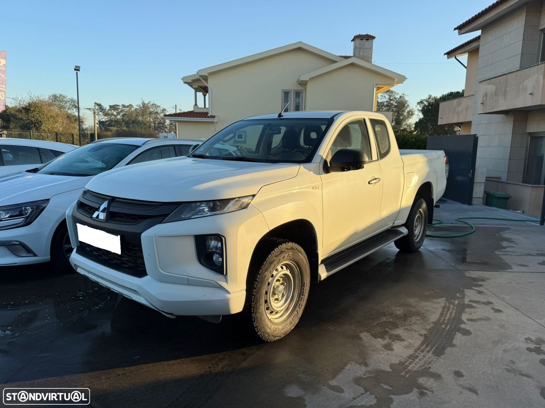 Mitsubishi L200 2.3 DI-D Club Invite Strakar Look 4WD - 1