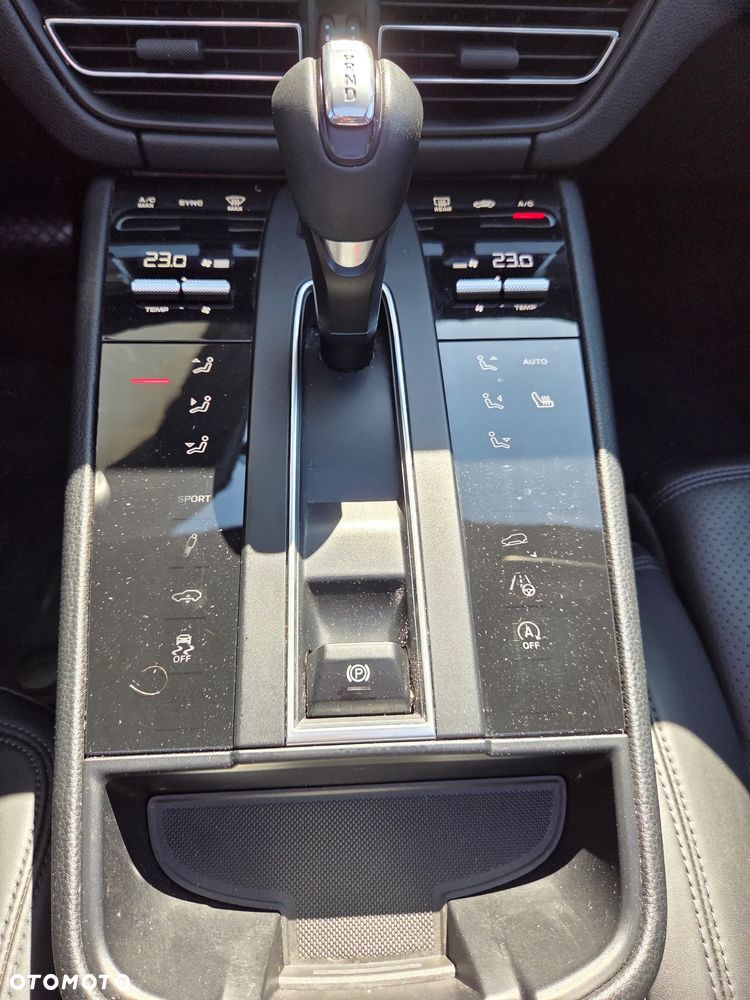 Porsche Macan T - 24