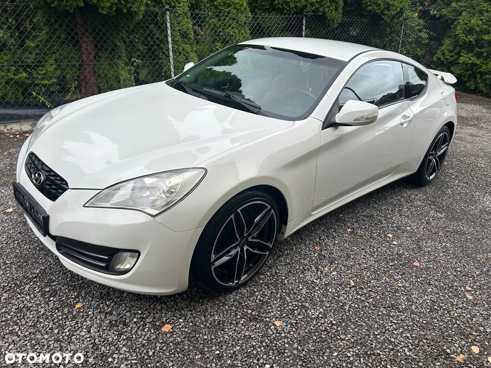 Hyundai Genesis Coupe 2.0 T - 10
