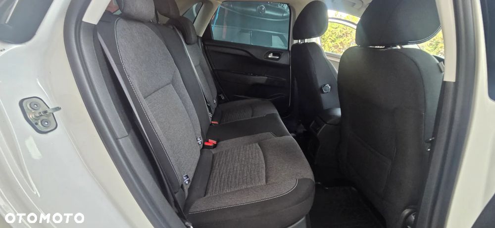 Citroën C4 PureTech e-THP 130 Exclusive - 35