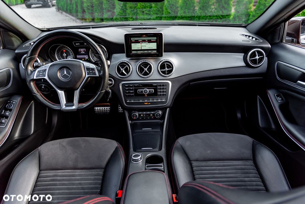 Mercedes-Benz GLA 250 4Matic 7G-DCT AMG Line - 29