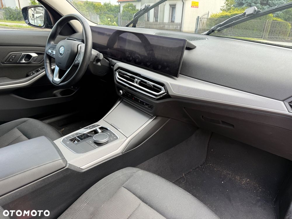 BMW Seria 3 320e PHEV sport - 16