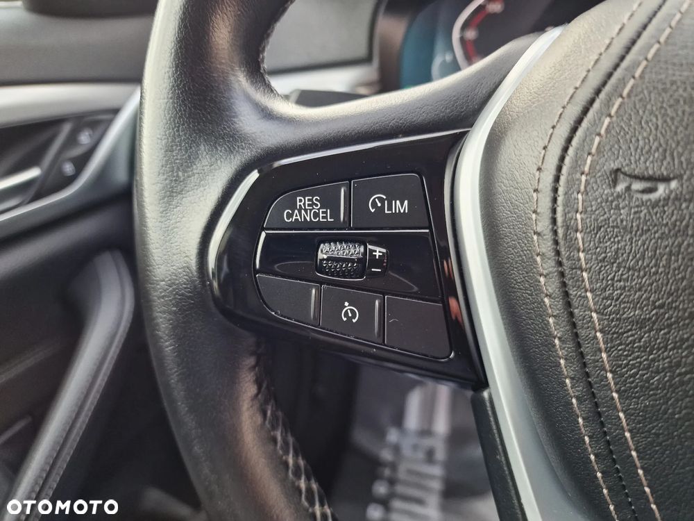 BMW Seria 5 518d - 38
