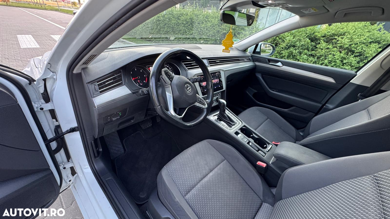 Volkswagen Passat 2.0 TDI DSG Advance - 25
