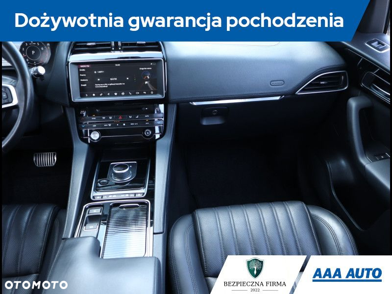 Jaguar F-Pace - 9