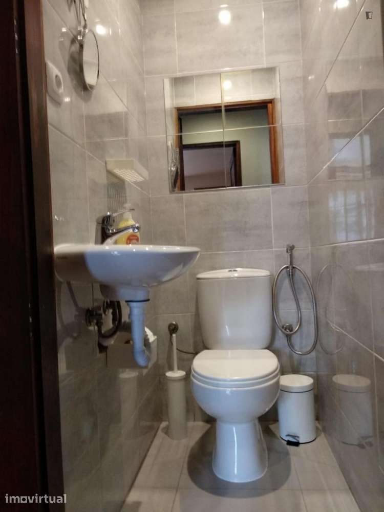 Quarto - localizado em Paranhos Porto - Grande imagem: 4/14