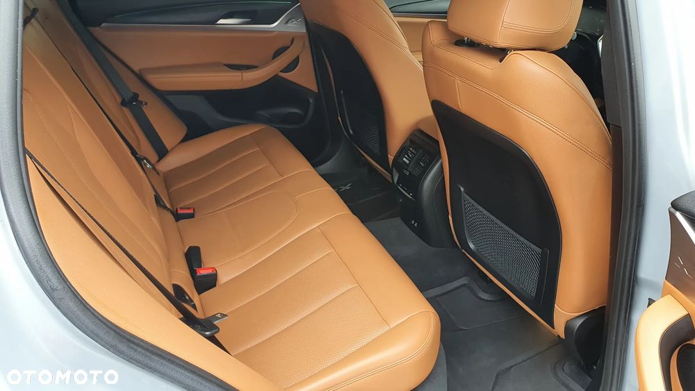 BMW X4 - 15