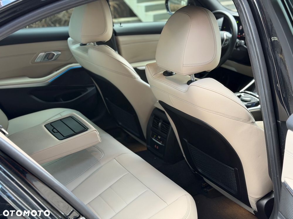 BMW Seria 3 318i - 10
