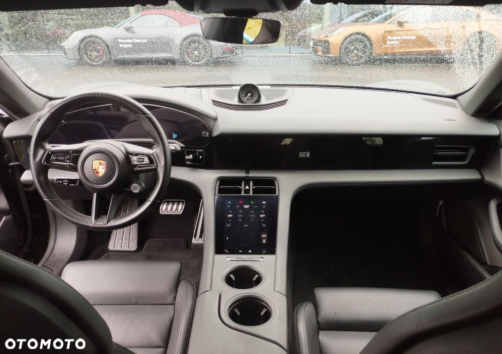 Porsche Taycan Performance Plus - 6