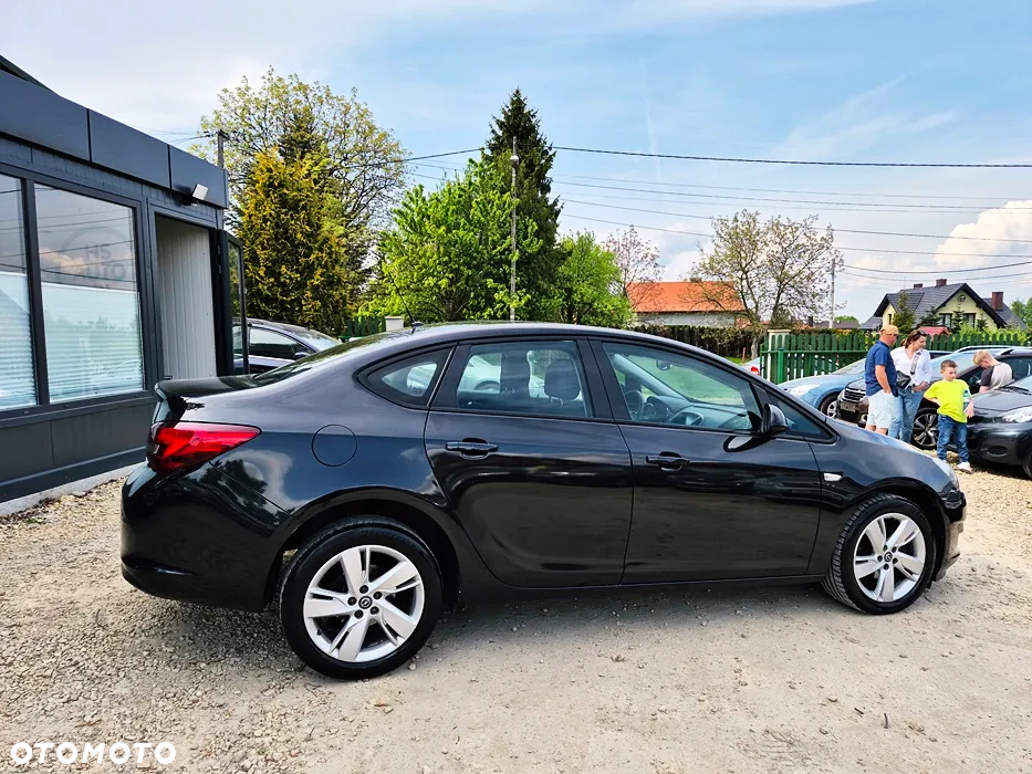 Opel Astra IV 1.4 T Business EU6 - 13