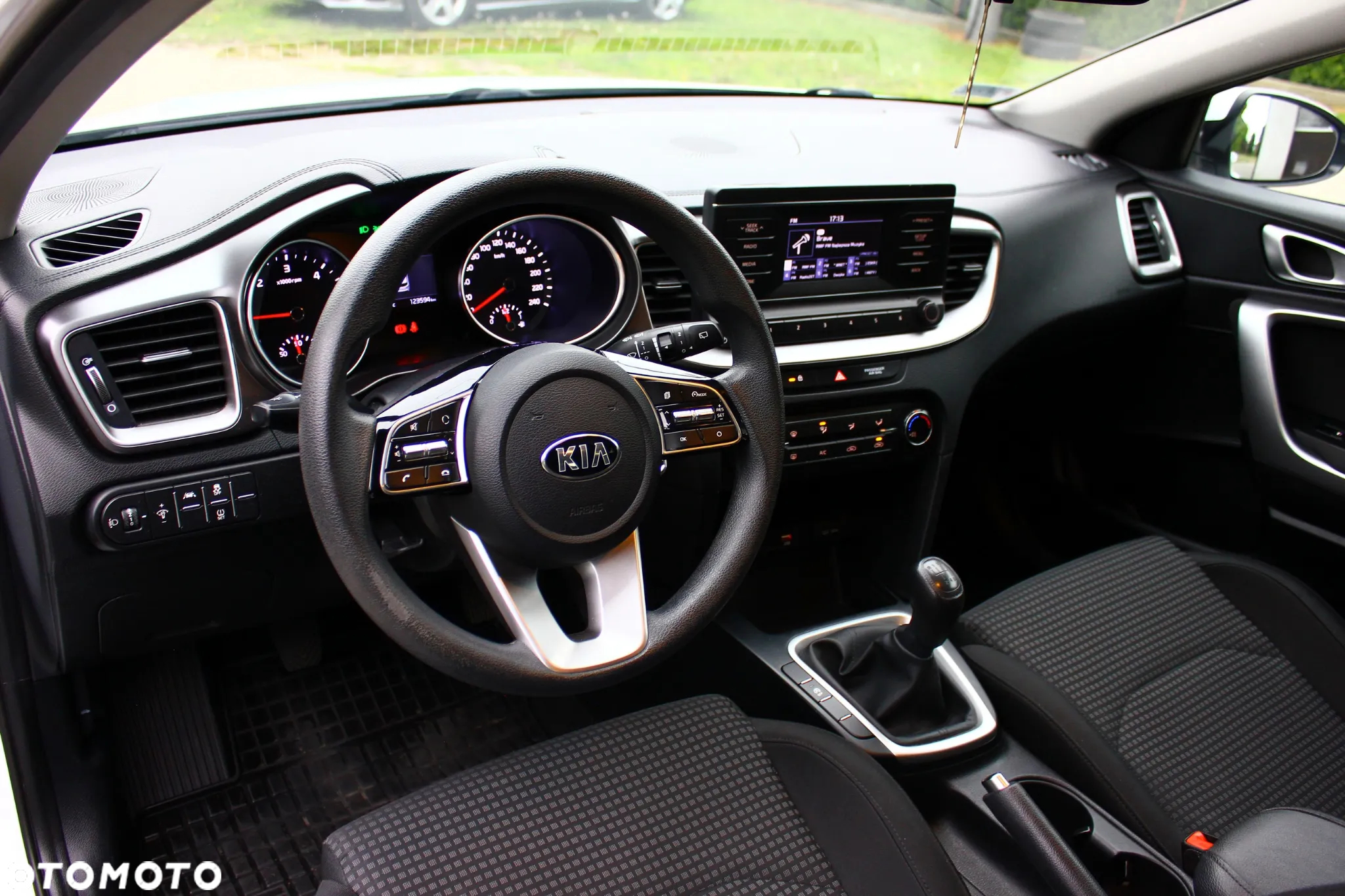Kia Ceed 1.6 CRDi SCR S - 27