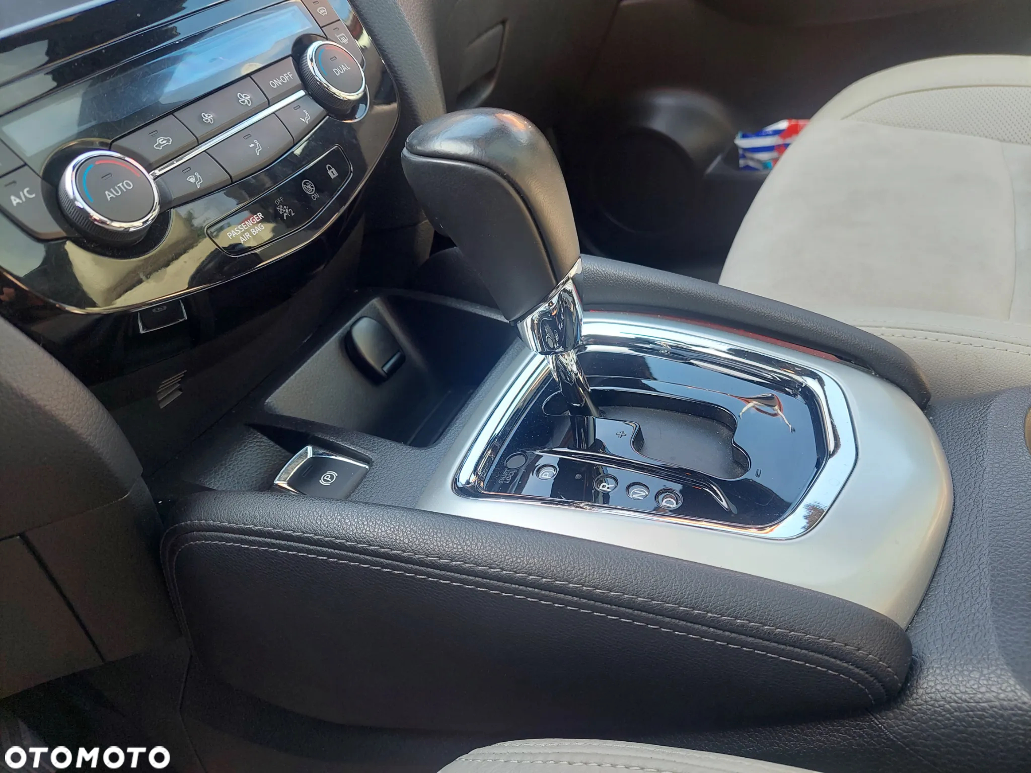 Nissan Qashqai 1.6 DCi N-Connecta Xtronic - 6