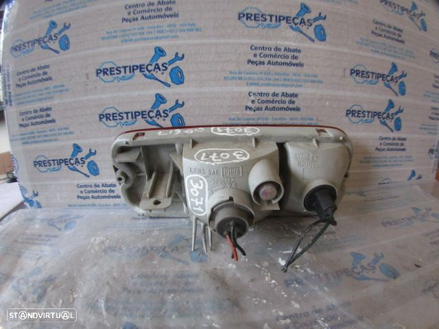 Farol Tras Stop3071 SUZUKI GRAND VITARA 2002 2.0TDI 4X4 110CV 5P DOURADO ESQ STANLEY - 2