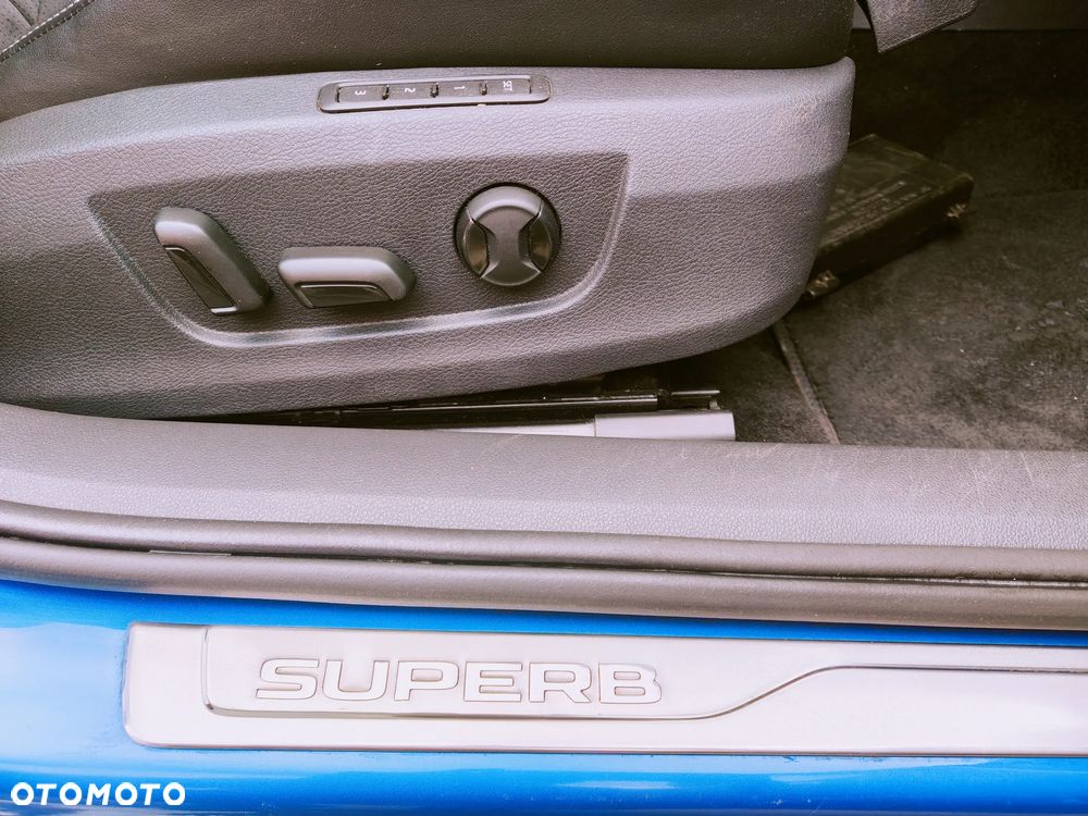 Skoda Superb 2.0 TDI SCR Sportline DSG - 20