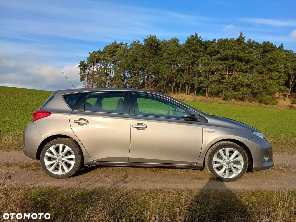 Toyota Auris 1.8 HSD Luna - 2