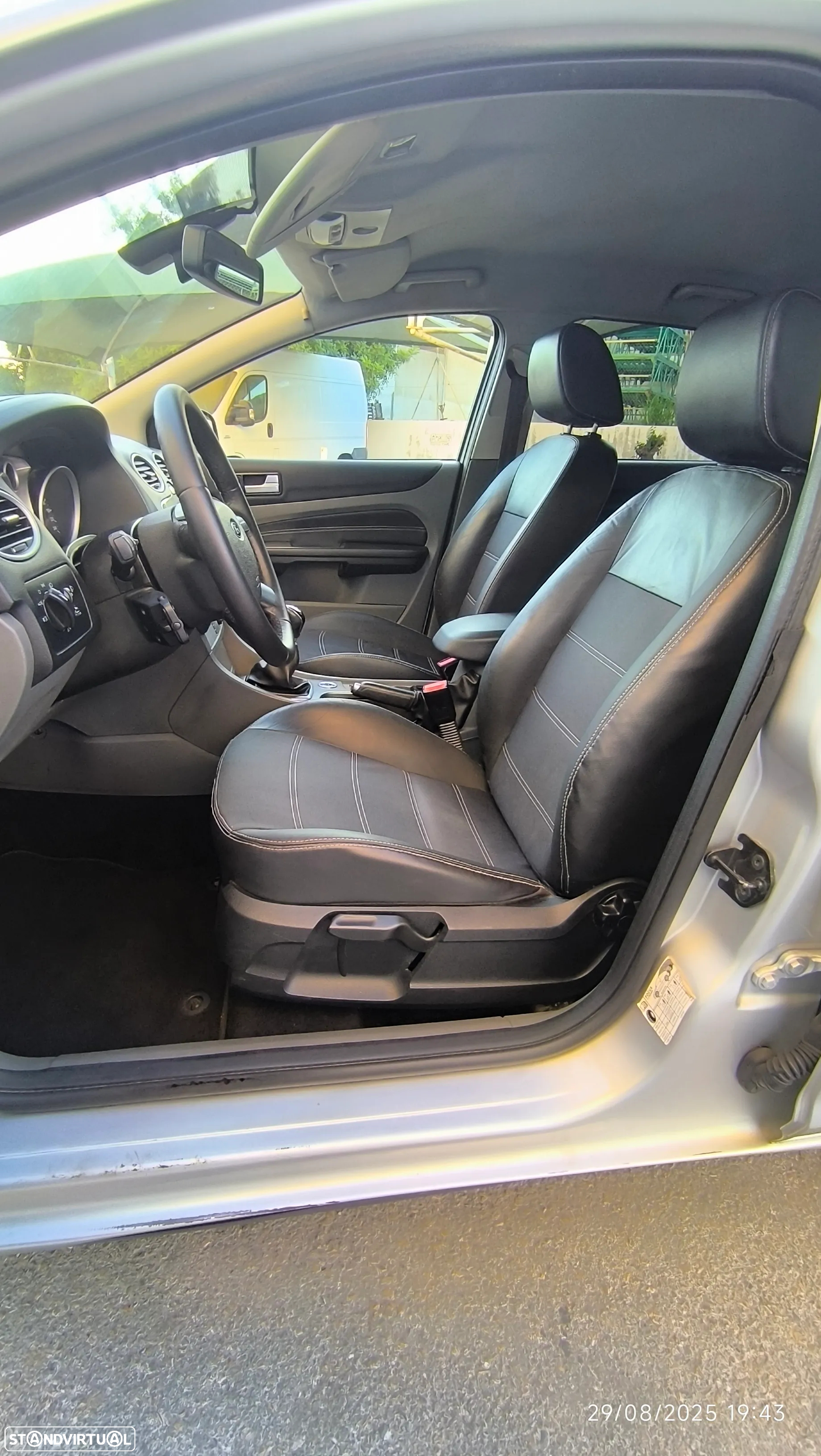 Ford Focus SW 1.6 TDCi Titanium - 32