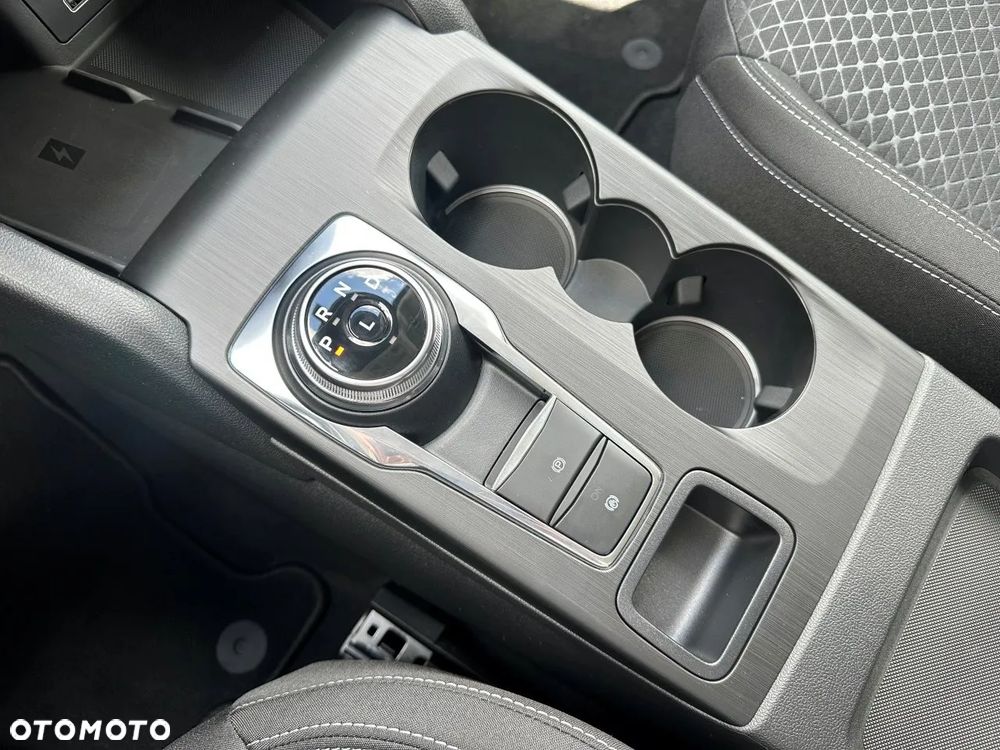 Ford Kuga 2.5 FHEV FWD Titanium eCVT - 11