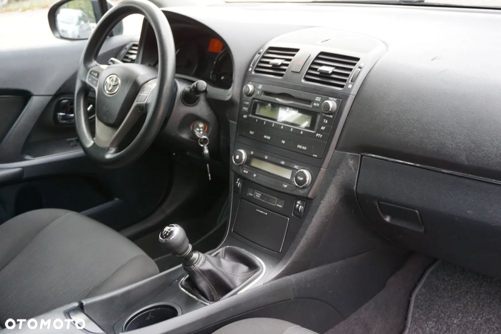 Toyota Avensis Combi 1.6 Comfort - 17