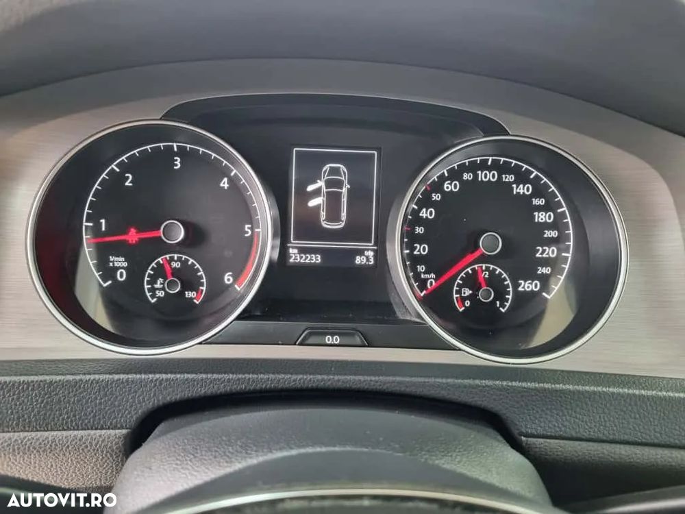 Volkswagen Golf - 10