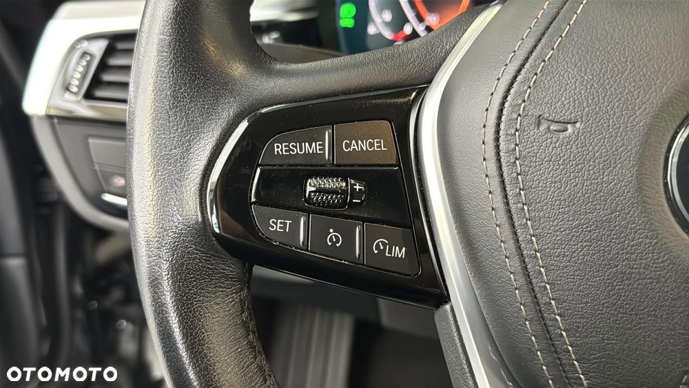 BMW Seria 5 530i xDrive mHEV - 27