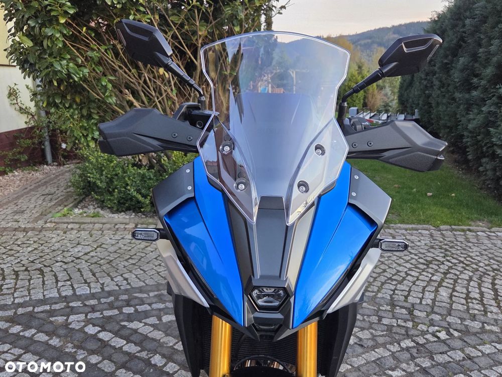 Suzuki GSX - 27