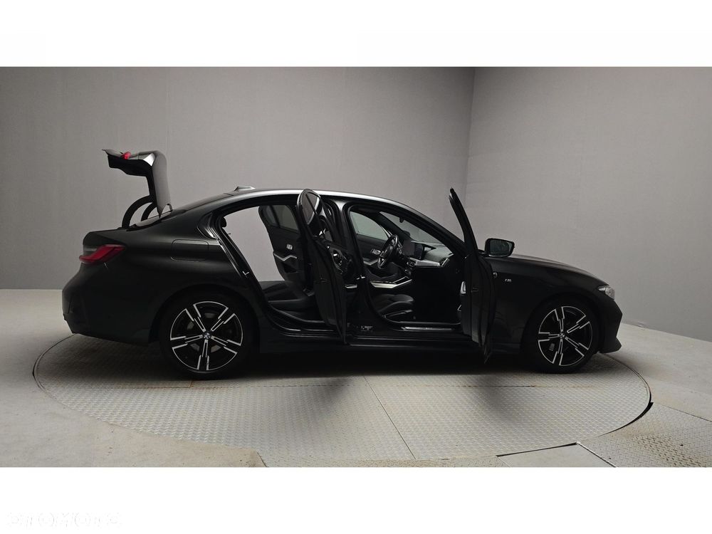 BMW Seria 3 320d xDrive M Sport - 13