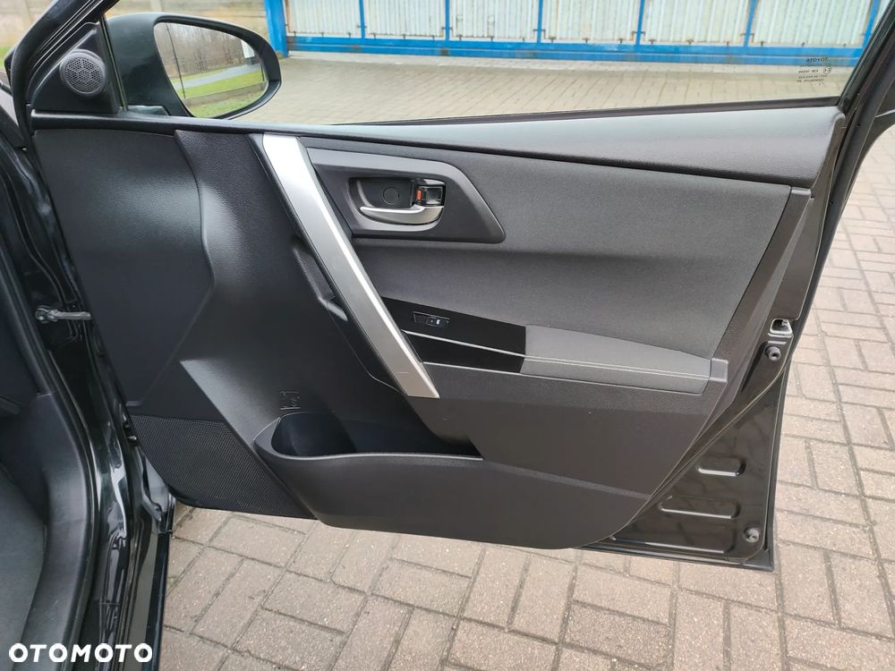 Toyota Auris 2.0 D-4D Premium - 11